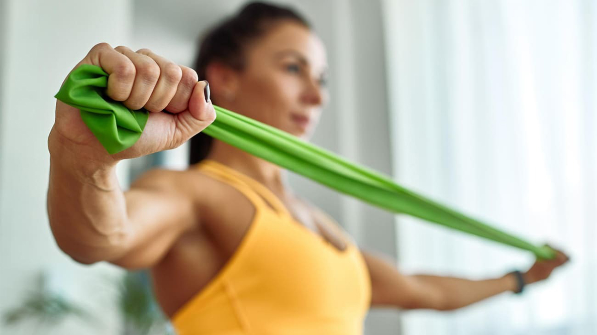 Fitnessband-Übungen - 10 effektive Übungen mit dem Fitnessband