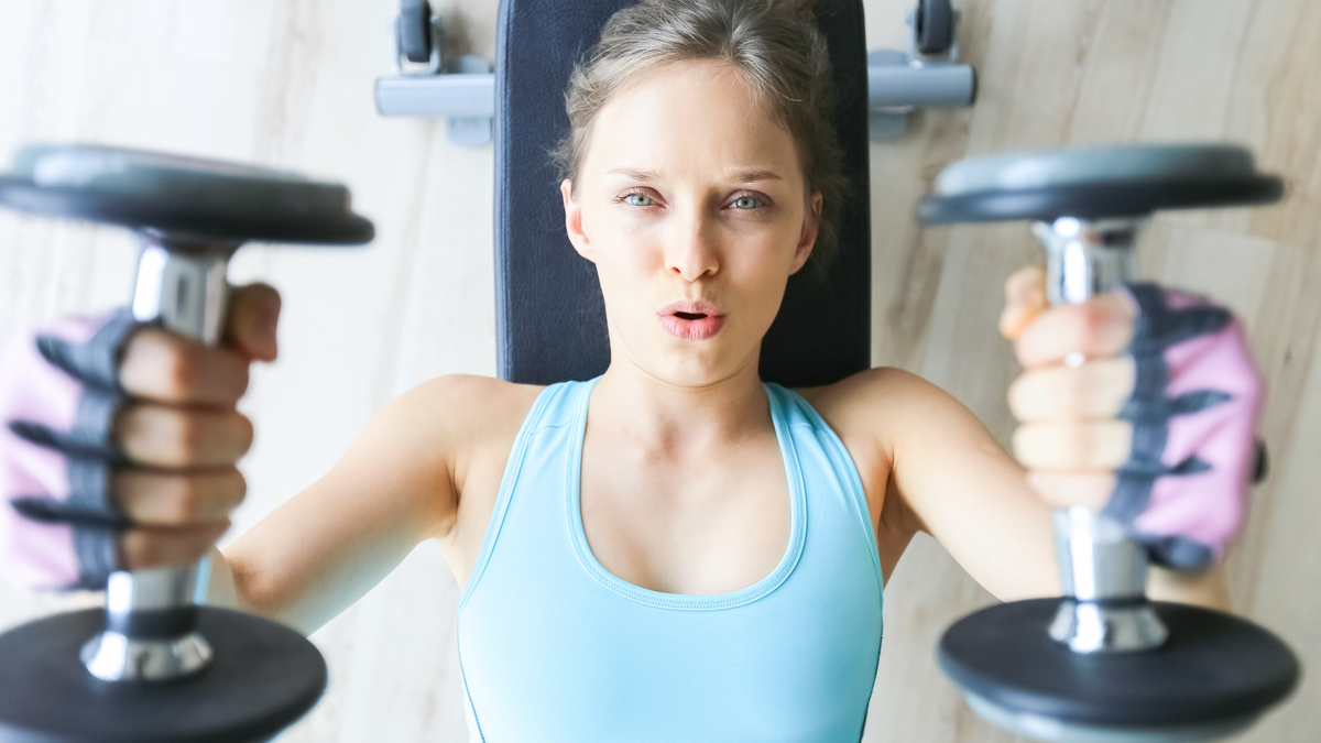 Negativ-Bankdrücken - die richtige Ausführung mit Langhanteln oder Kurzhanteln